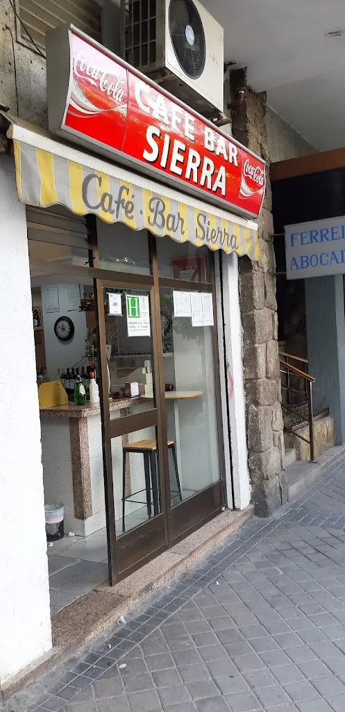 Café Bar Sierra_Seira_slider_image_1