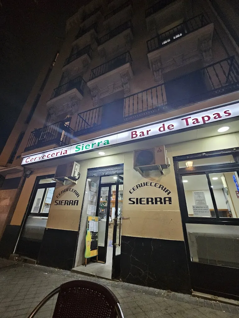 Bar Sierra restaurant in Seira