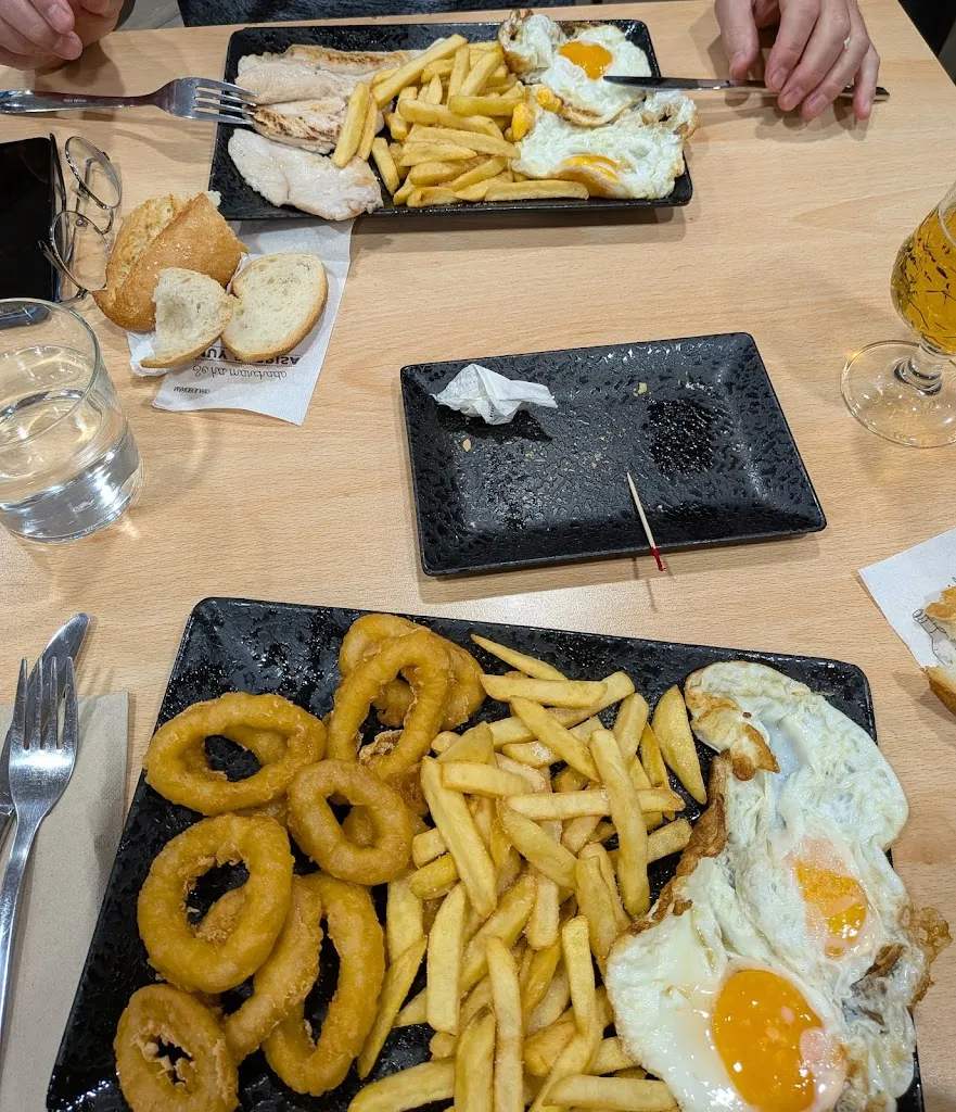 Mónica_BAR CASINO Sallent de Gállego_Sallent de Gállego_review