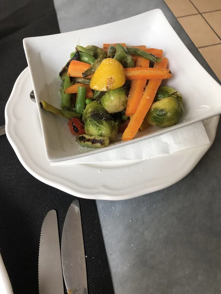 Bri Ridgey_Restaurante The Pines_Benijofar_review