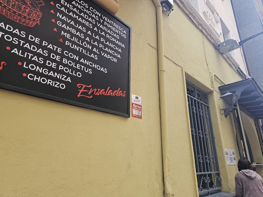 Justin Bell Hickman_Bar Cheers_Sabiñánigo_review