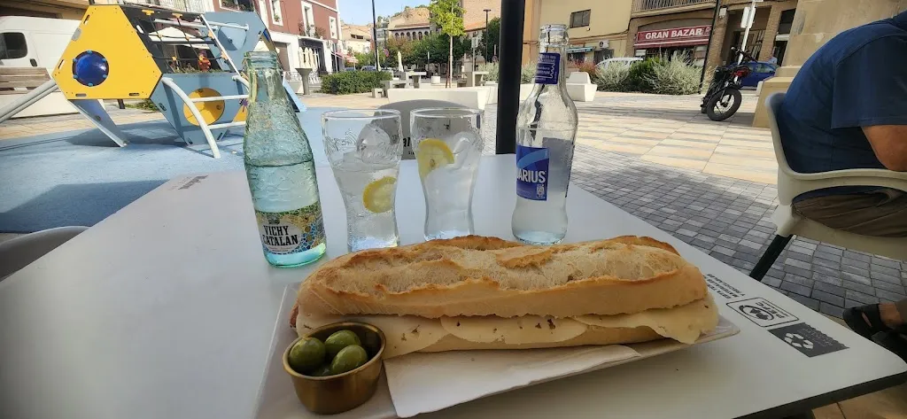 Ivan Mu_Bar La Plaza_Tamarite de Litera_review