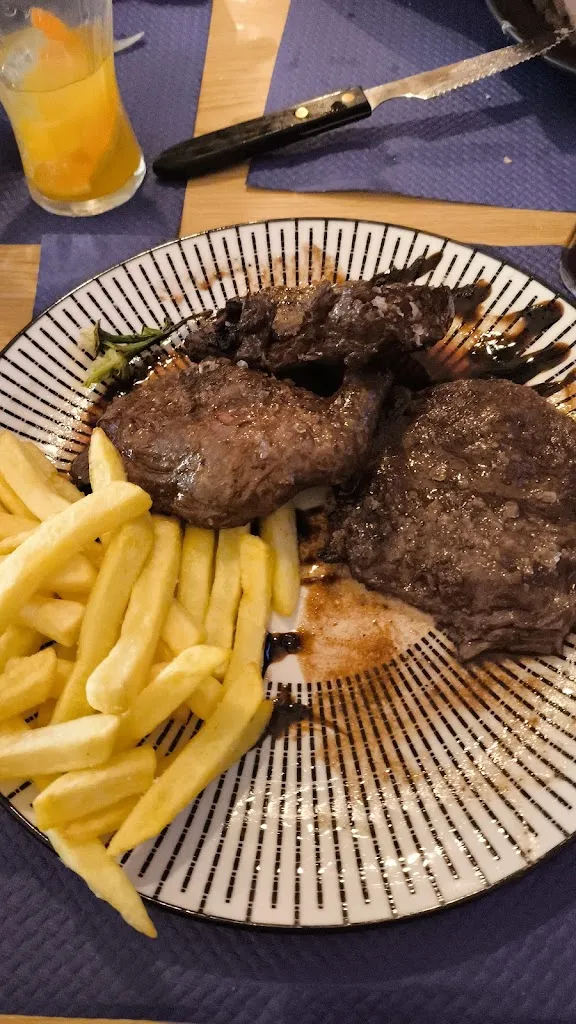 Isaac Palacin garcia_Riglos bar_Tamarit de Llitera / Tamarite de Litera_review