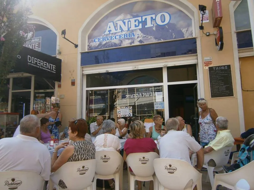 Cerveceria-Taperia ANETO_Benijofar_slider_image_1