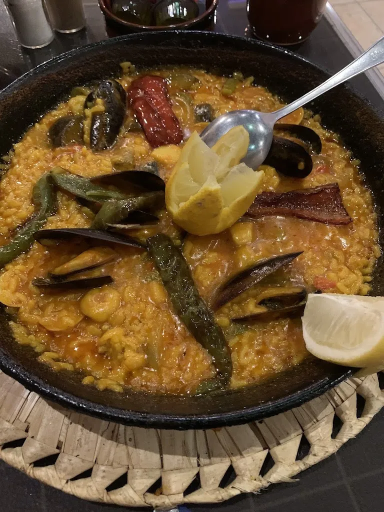 Cerveceria-Taperia ANETO_Benijofar_slider_image_2