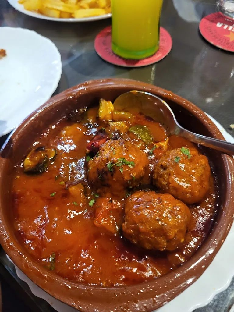 Cerveceria-Taperia ANETO_Benijofar_slider_image_3