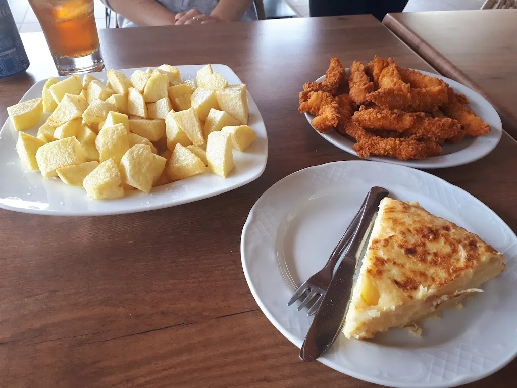 Víctor Segura Villanova_Bar Social_Velilla de Cinca_review