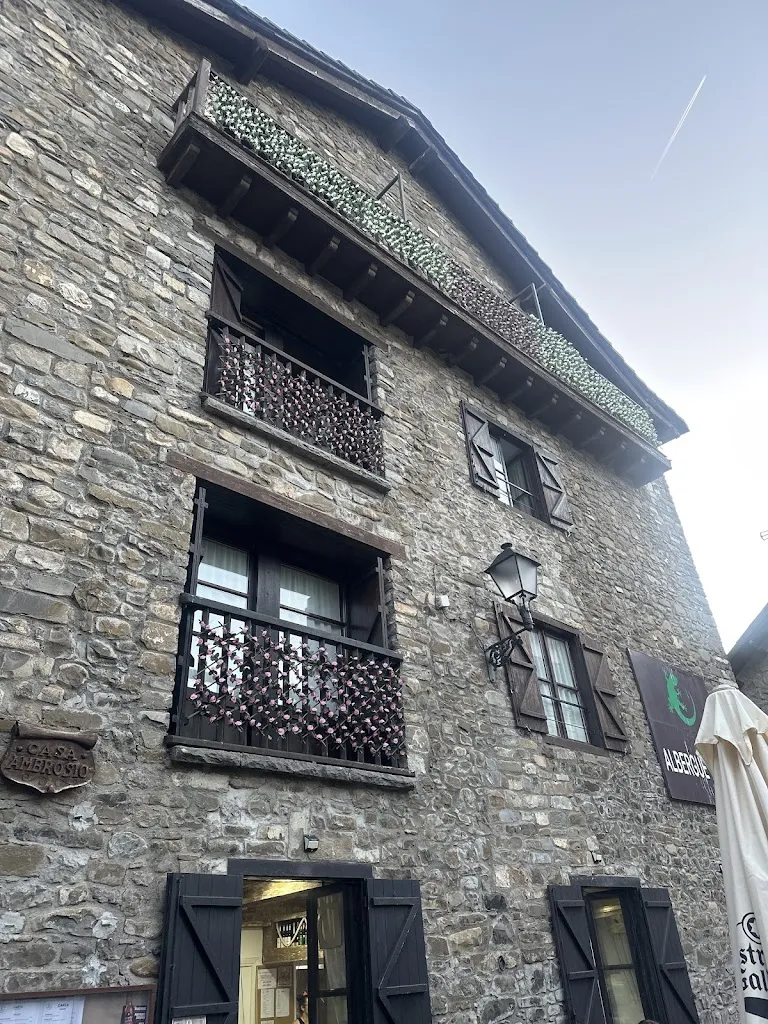 marta gracia_Albergue Tritón_Villanúa_recensione