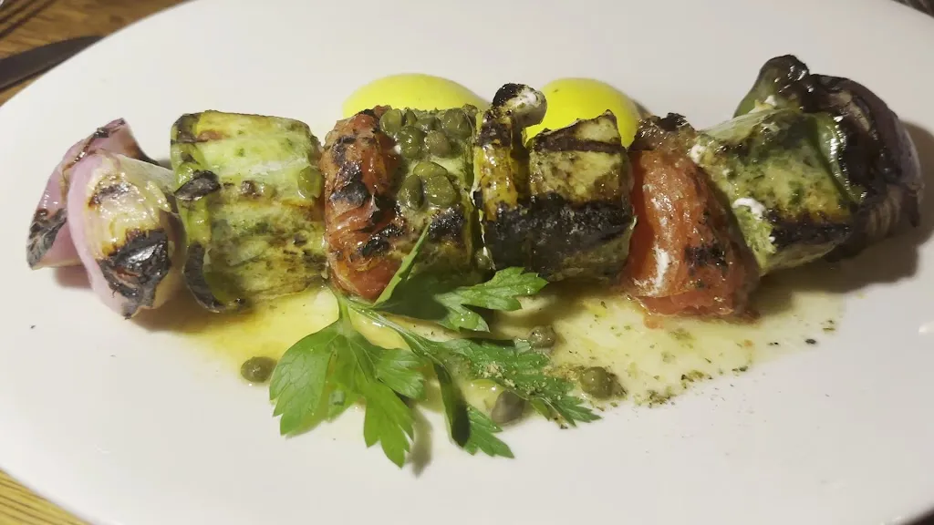 Maria Mnatsakanova_Estia Taverna_Villanova_review