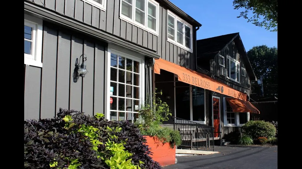 333 Belrose Bar & Grill_Villanova_slider_image_3