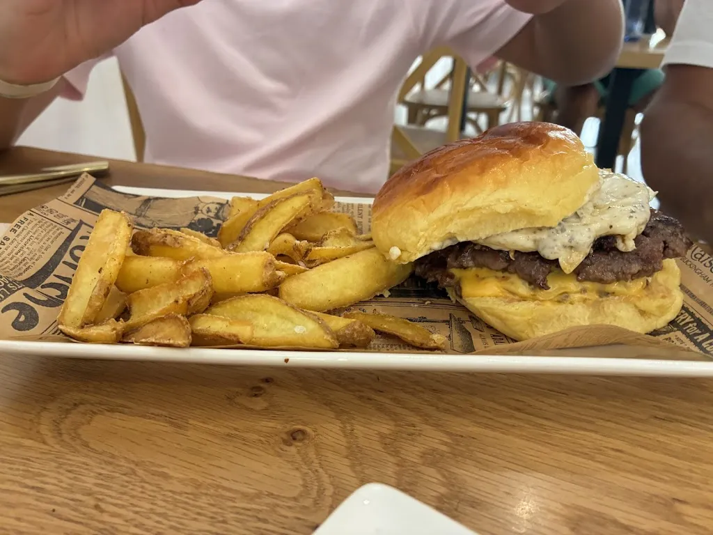 Amélie Guillot_Bar Restaurant Romandre_Alaior_review