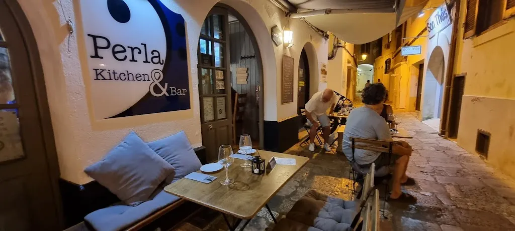 Perla kitchen & bar restaurant in Alaior