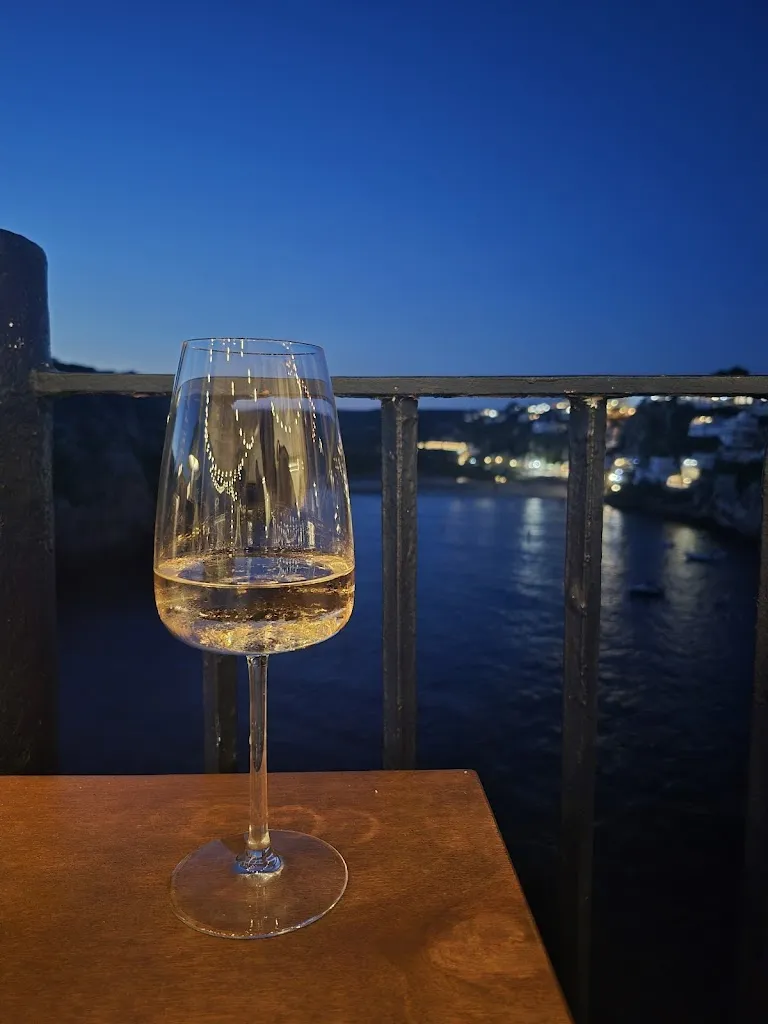 Laura Bond_Club Menorca_Alaior_review