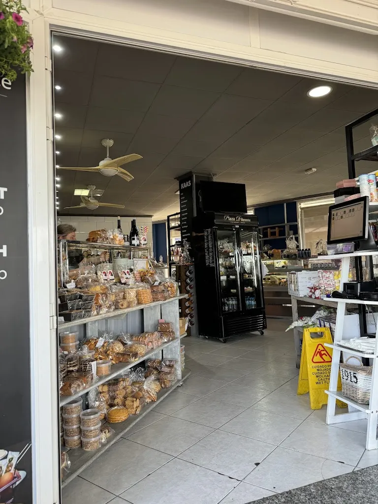 Bojan Kovacevic_Plaza Diferente_Benijofar_review