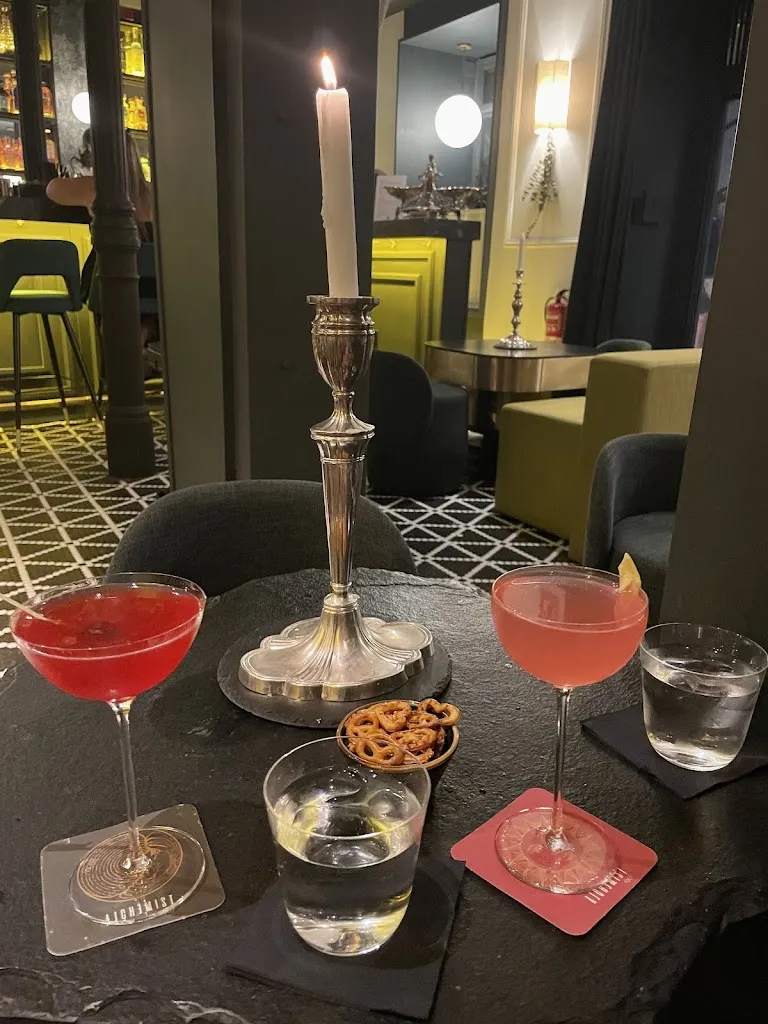 James Bell_Alchemist 1967_Artà_review