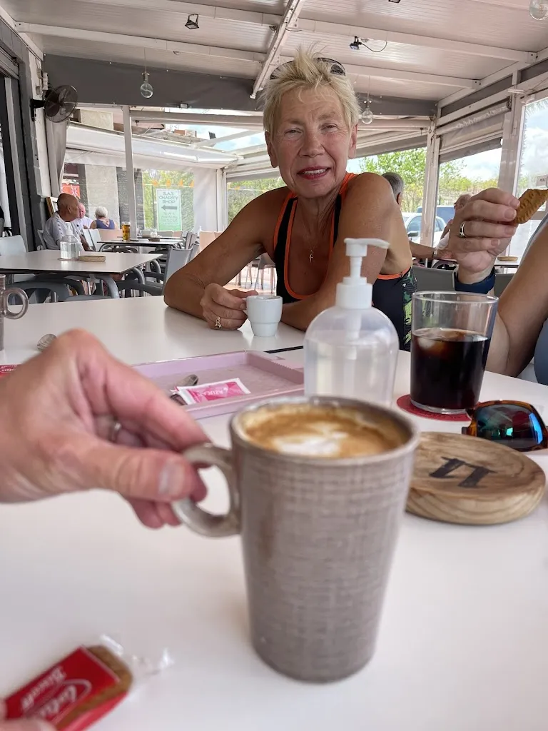 Menu_Squirrels Bar & Grill_Benijofar_image_6