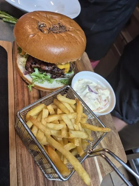 Menu_Squirrels Bar & Grill_Benijofar_image_9