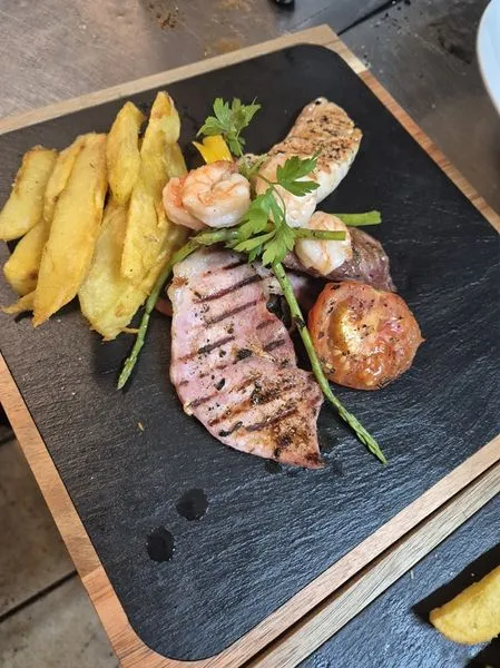 Squirrels Bar & Grill_Benijofar_slider_image_2