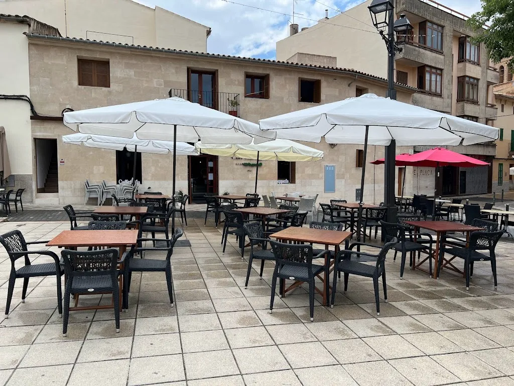 Can Caragol restaurant in Algaida