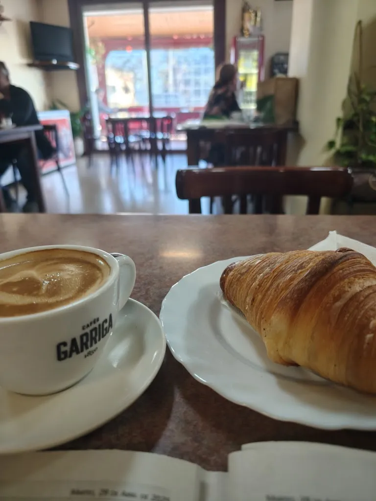 Clarice B_Bar Marfil_Algaida_review