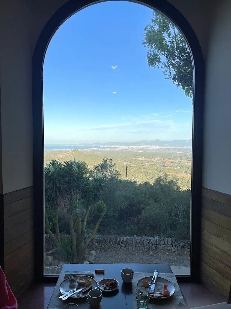 Ugis Drengers_Hostatgeria del Santuari de Cura_Algaida_review