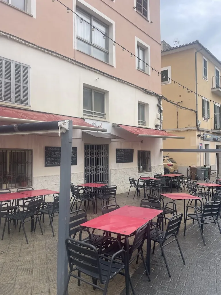 Plaça 10 restaurant in Búger