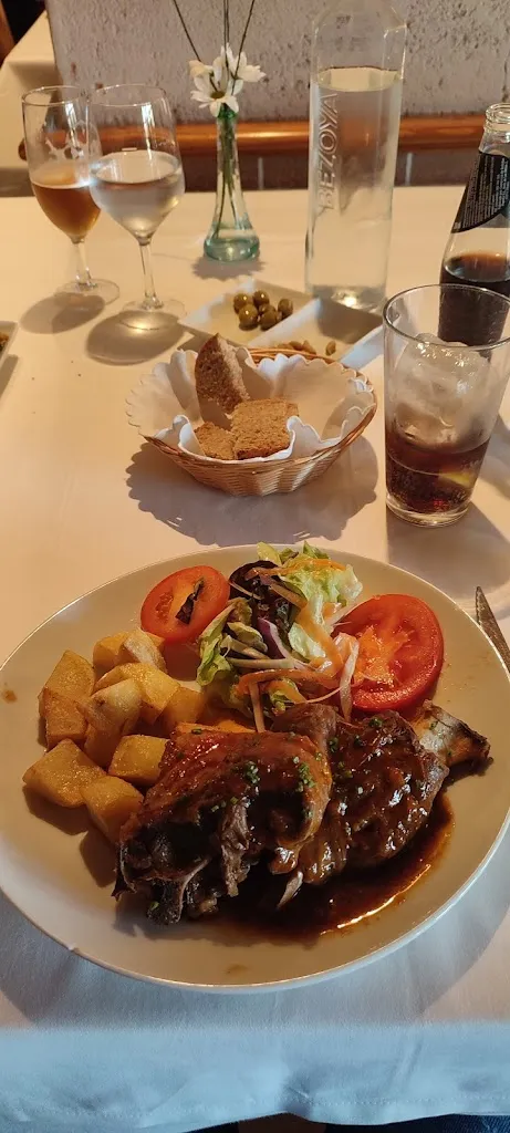 Josephine Dela Peña_Restaurant s'Hostal_Búger_review