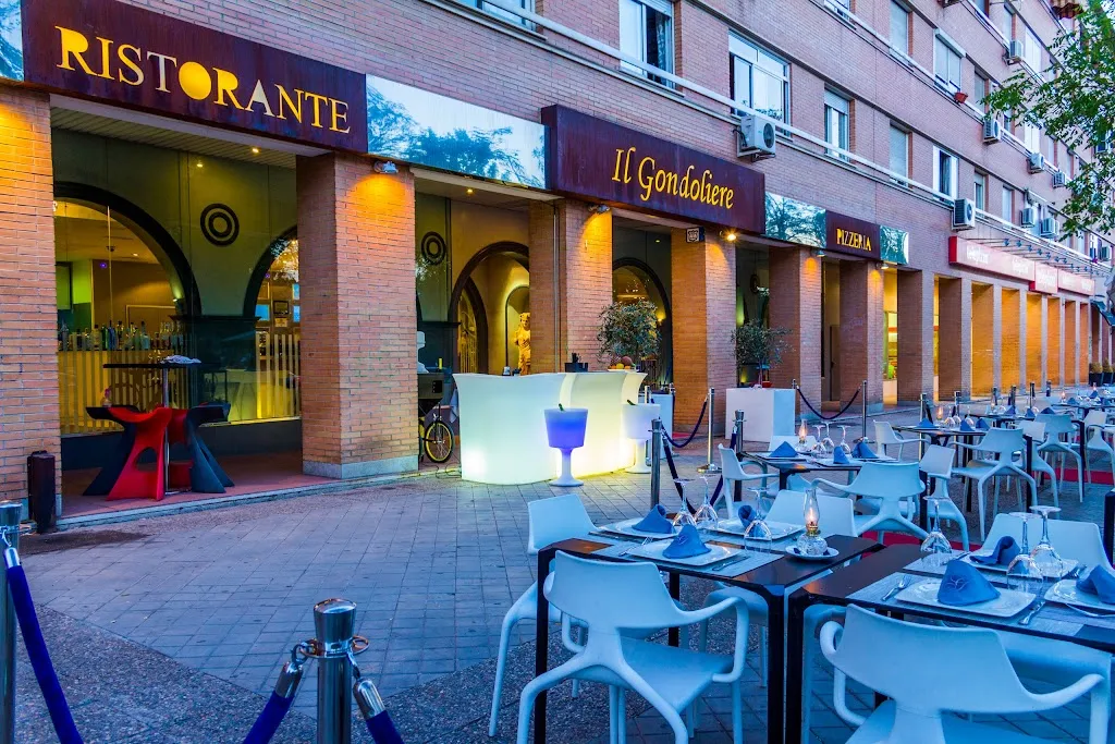 Il Gondoliere (palacio de deporte)_Zaidín_slider_image_1