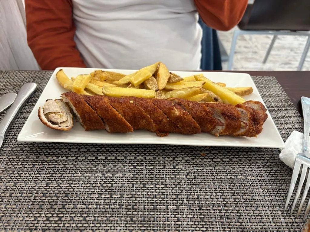 Manuel Carlos Borreiros Diaz_La recacha meson_Zaidín_review