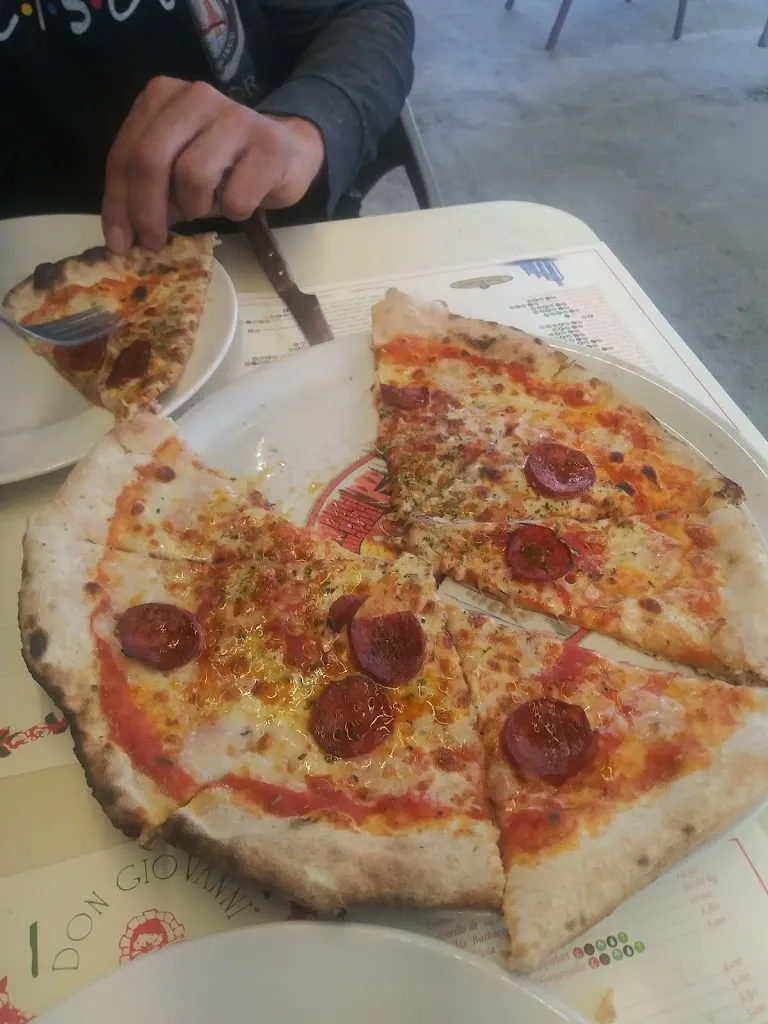 Laura Campos ALIEN LOVE *ARTIST_Restaurante Don Giovanni_Zaidín_review