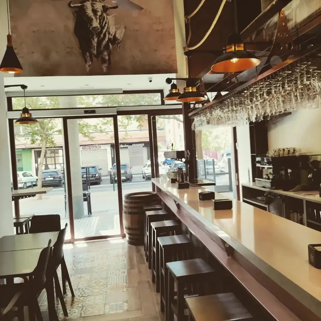 Tasca Cuatro Vientos restaurant in Zaidín