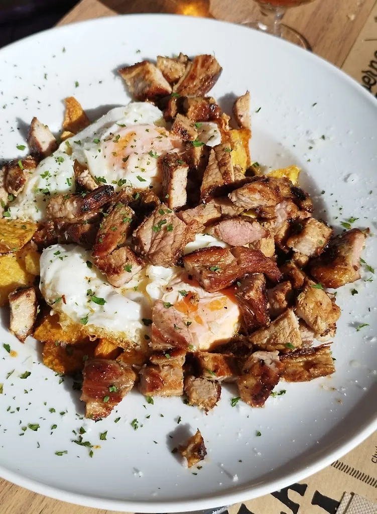 Manuel Antonio “Manu” Fernández Salmeron_Taberna la mula coja_Zaidín_review