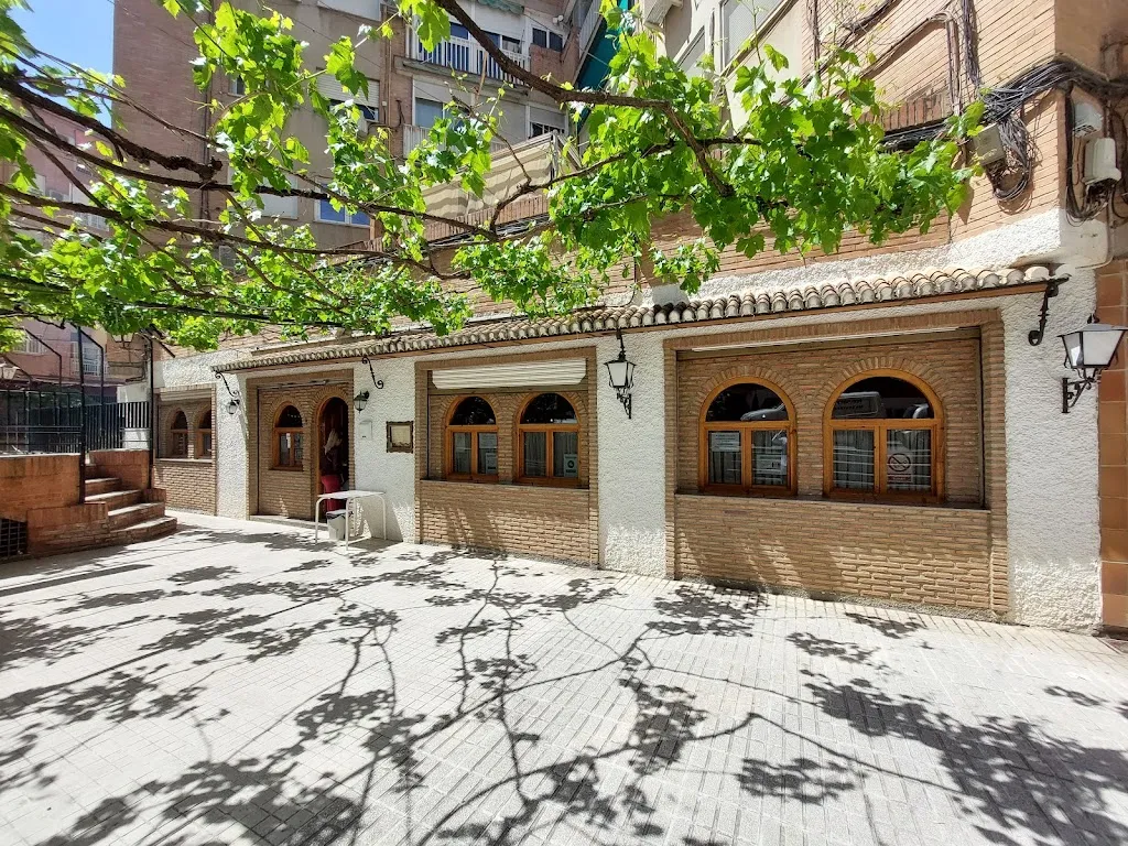 Cipriano Calvente Padial_Restaurante Pizzería Zurich_Zaidín_review