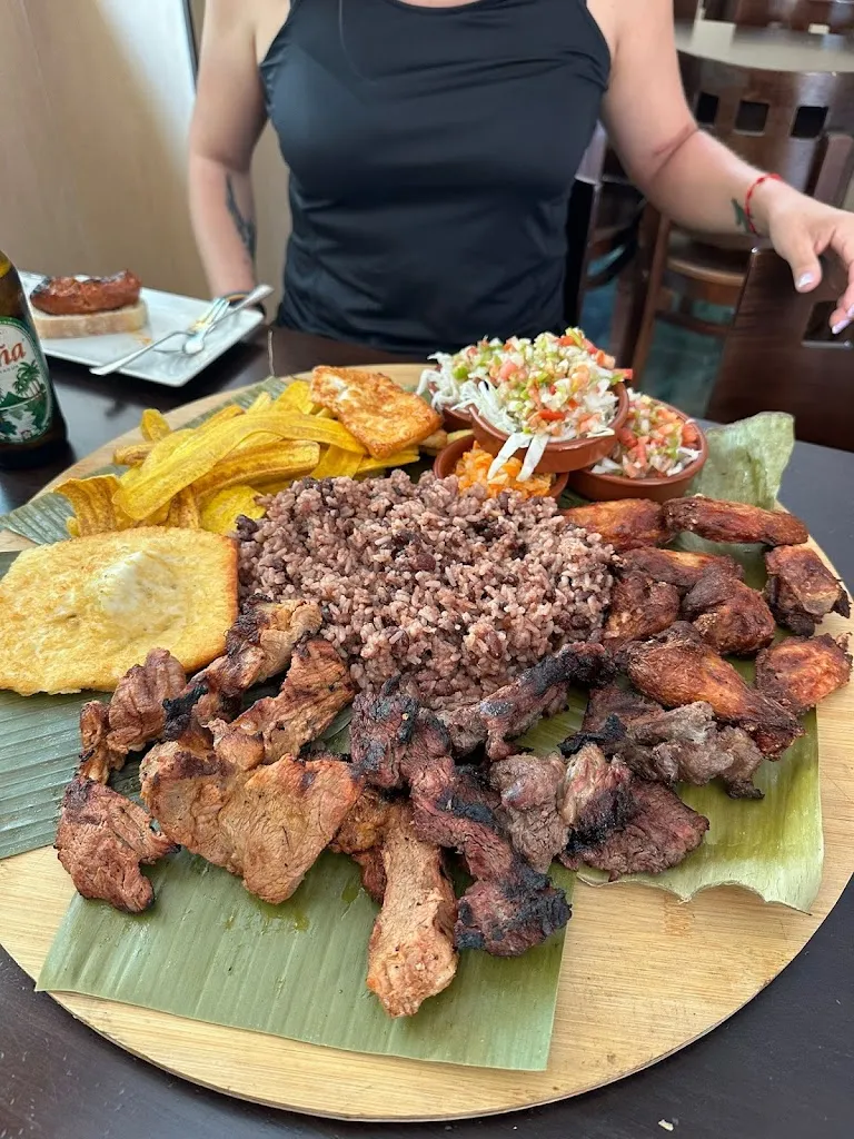 Alba Marin_Lagos & Volcanes_Zaidín_review