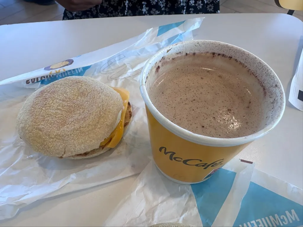 Naomi Dorinthe_McDonald's_Benijofar_review