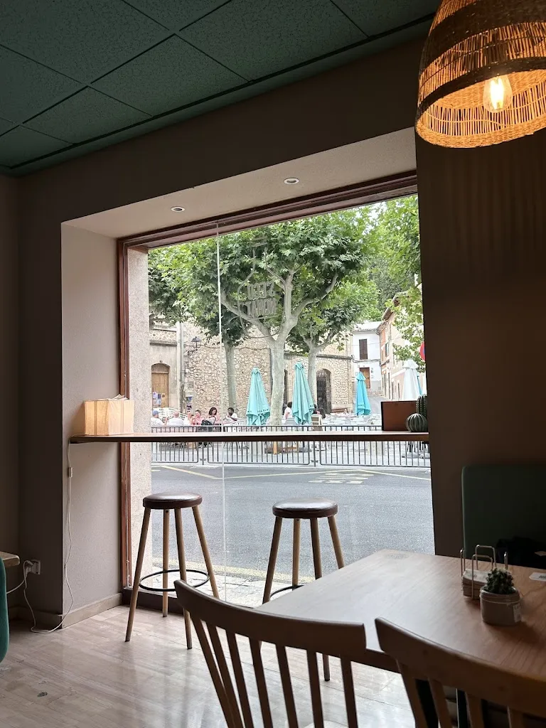 Lisa Stodart_S'ECONOMAT dels Basquetes// Coffees, pintxos, plato del dia, burguers, & mas_Bunyola_review