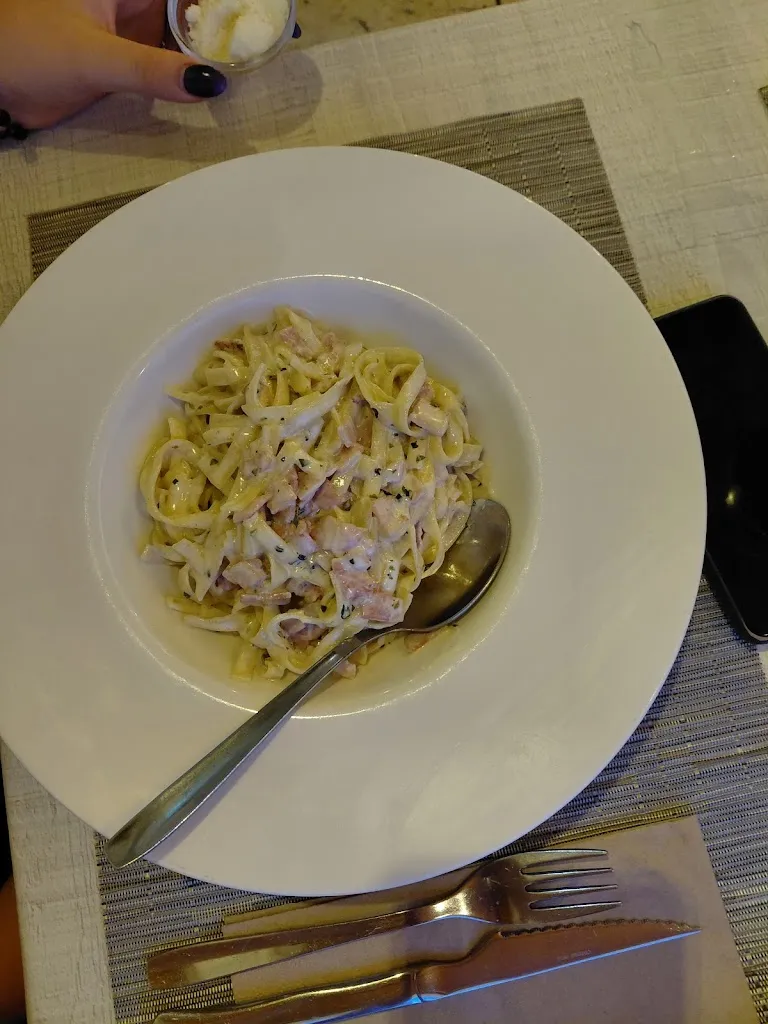 Rachel Macd_Smith's Cafe-Bar-Restaurant_Alcúdia_review