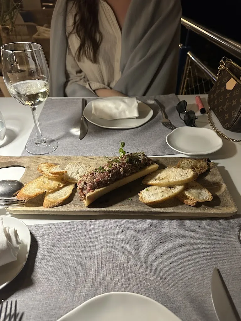 Nancy Najev_Latitud 39_Andratx_review