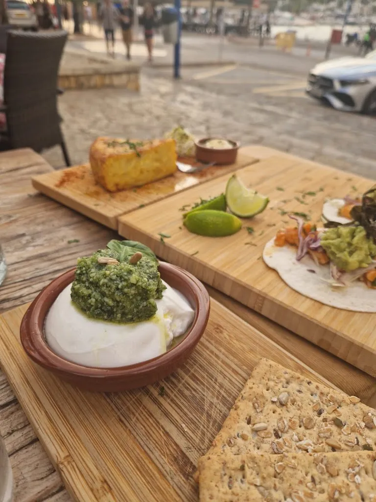 Harrison_Ferns Wine & Tapas_Andratx_review