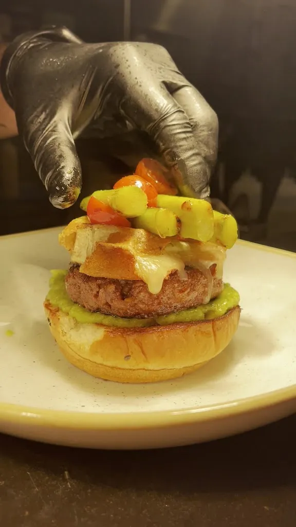 Karl Leo_Avocado Club_Andratx_recensione