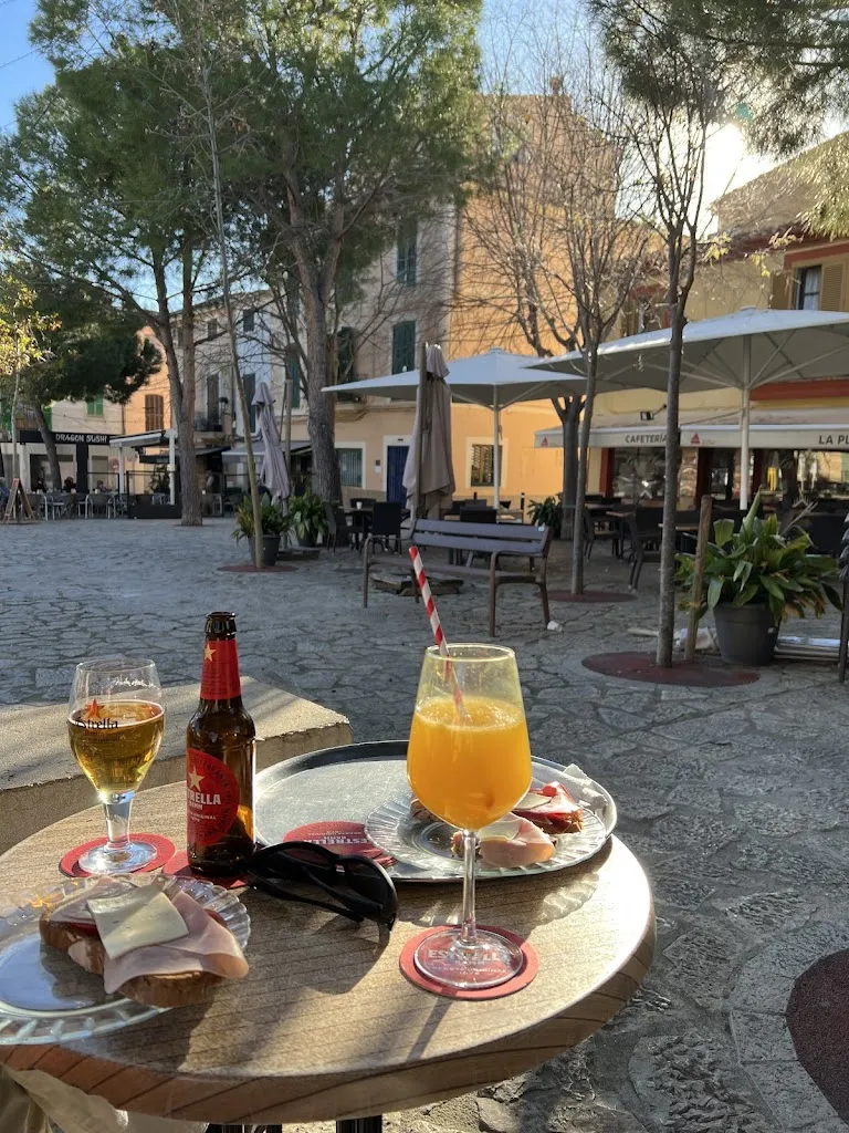 Katharin Ahrend_Bar Cas Pobil_Andratx_recensione