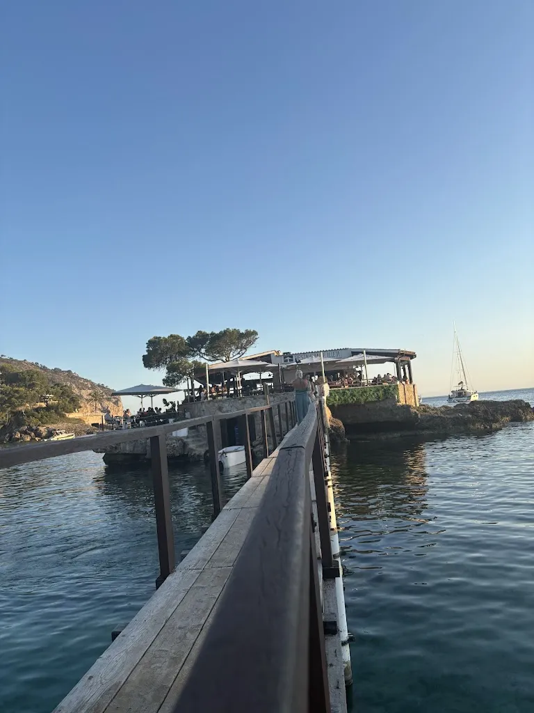 Wail Larry_Restaurant Illeta_Camp de Mar_review