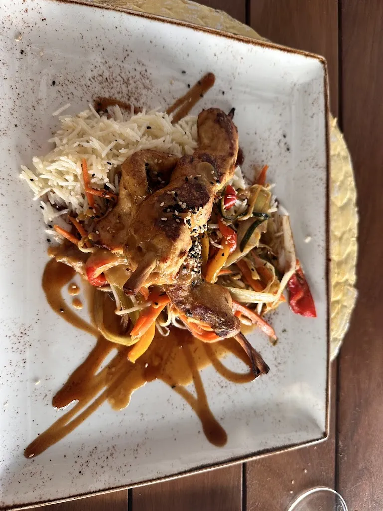 Dore Alvarez_MAR Y MAR_Camp de Mar_review