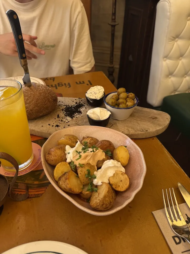 Jill Webeling_Diferent_Cala d'Or_review