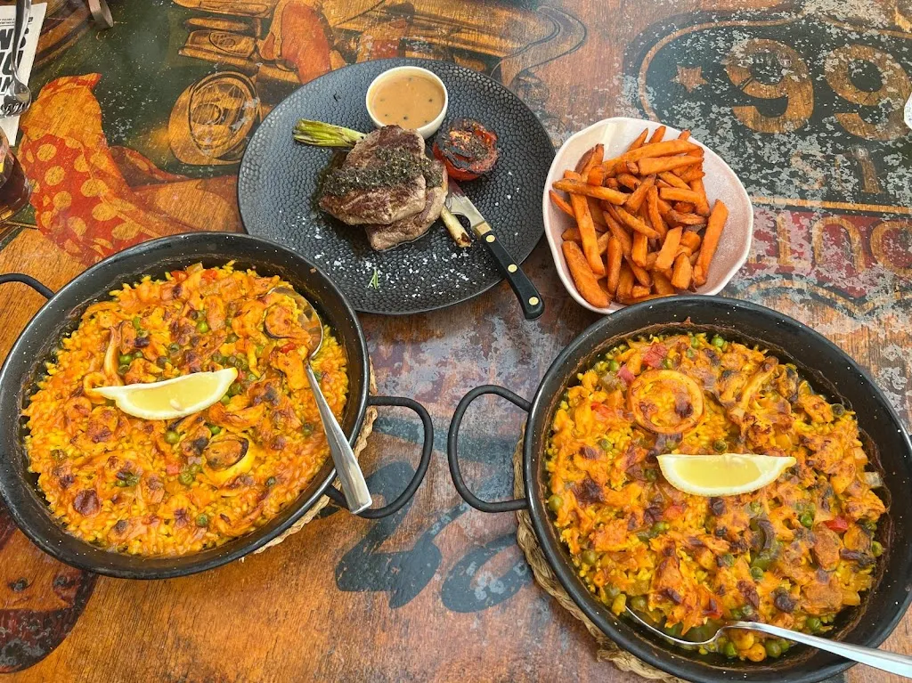 Matthew Davenport_Diferent_Cala d'Or_review