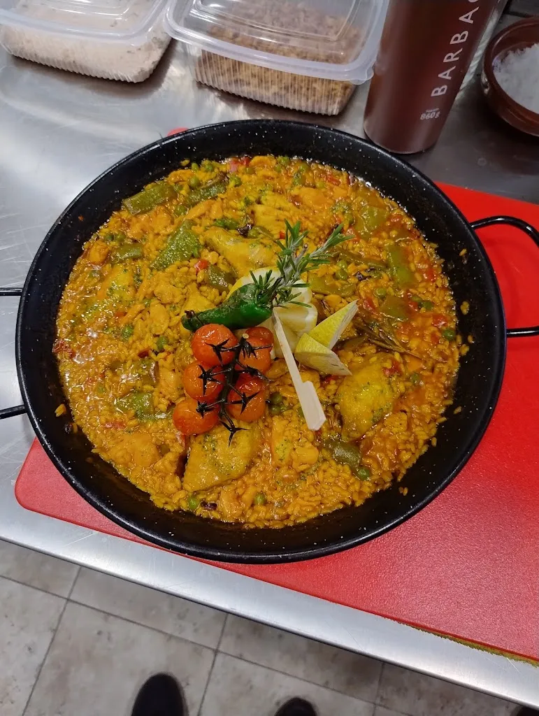 Анелина Маджарова_Hollywood Bar & Dinner_Cala d'Or_review