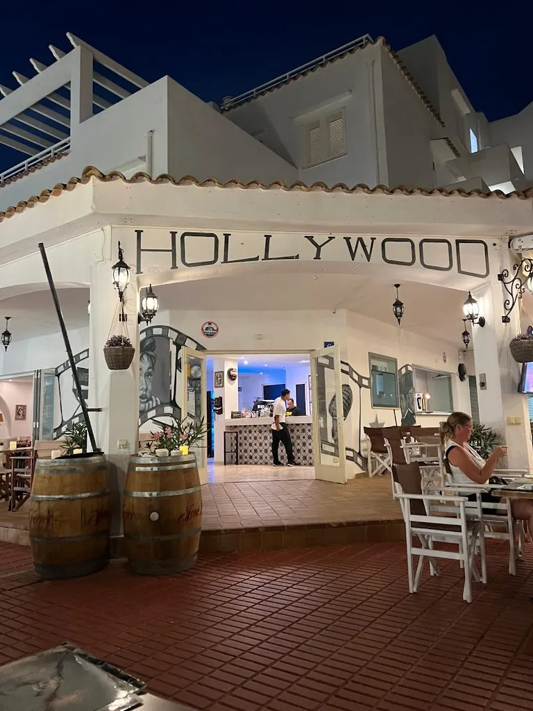 Hollywood Bar & Dinner_Cala d'Or_slider_image_3