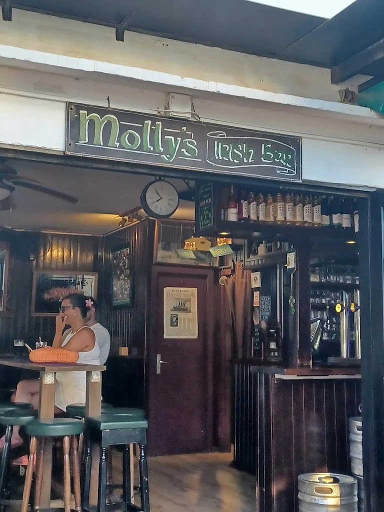 Chris Watson_Mollys Irish Bistro & Bar_Cala d'Or_review