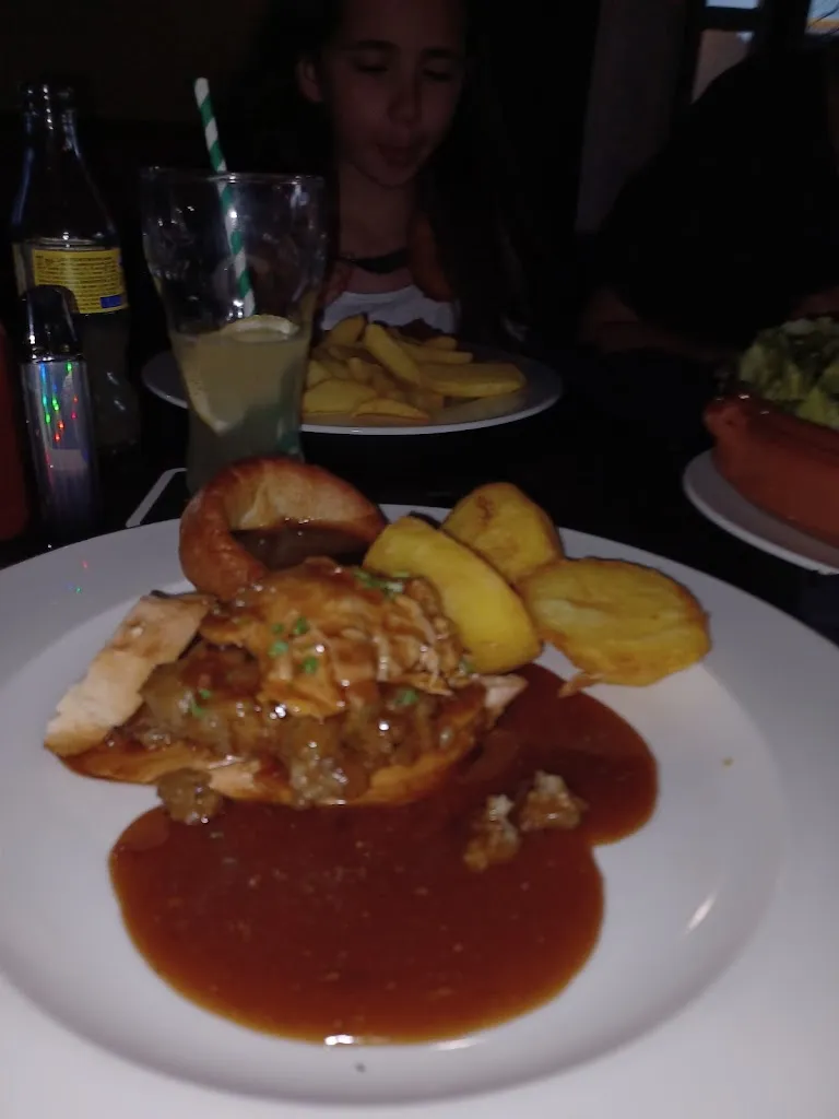 Davena Kelly_Mollys Irish Bistro & Bar_Cala d'Or_review