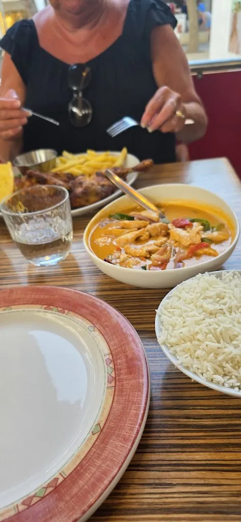 chris J_Indiana John's_Cala d'Or_review